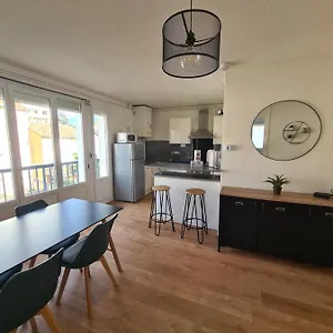 Apartment T2 Renove Avec Parking Gratuit Sur Place, Valence (Drome)